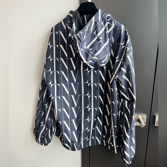 Valentino Windbreaker in a Size Large Men’s/Unisex . - Picture 2 of 7
